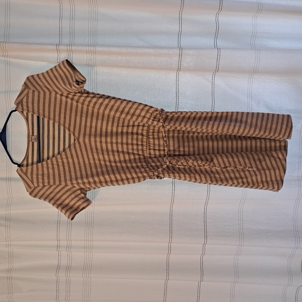 Old Navy Women's cream and grey striped dress